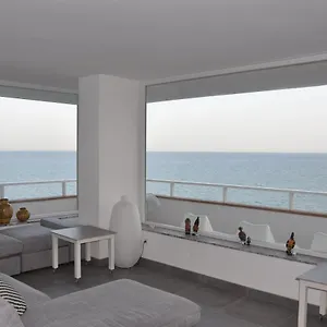 magnifique-appartement-avec-une-incroyable-vue-sur-mer.1costadelsol.com/